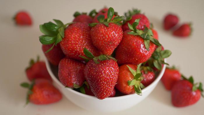 'Sequoia' Strawberry - Fragaria ananassa from Roots Garden Center Inc